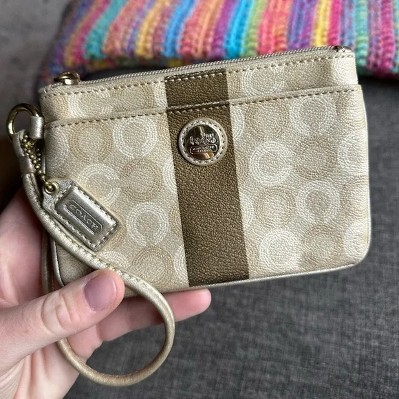 Vintage Y2K Gold Coach Wristlet - Picture 3 of 10